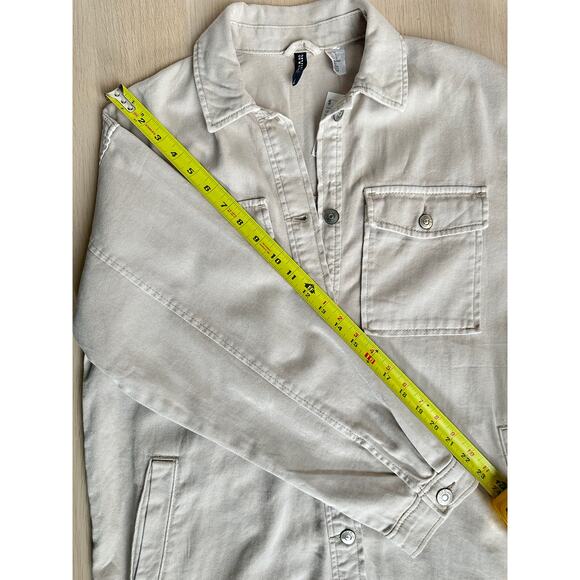 Beige H&M Khaki Button Down Shirt - Size XS - NWT - Picture 8 of 9
